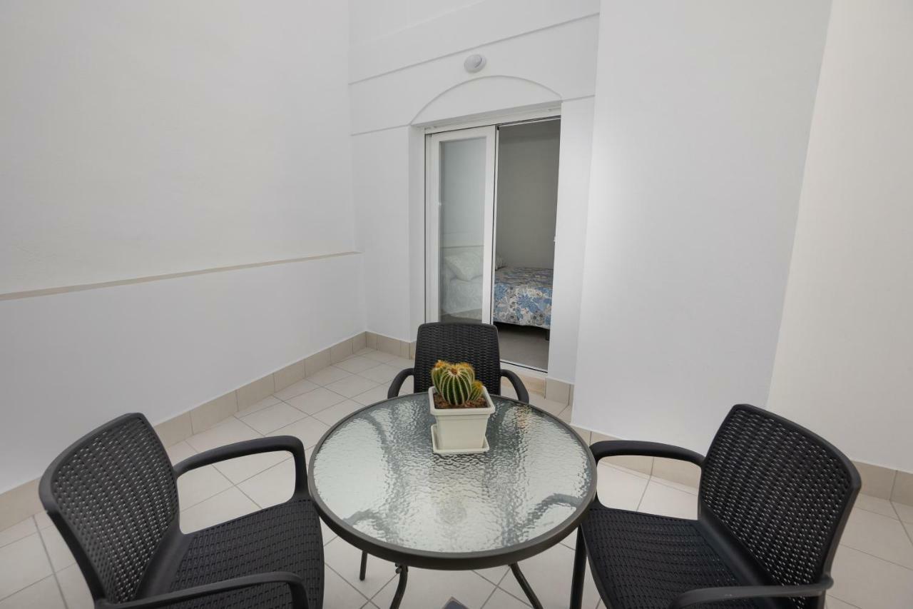 Apartamentos Mombasa 1 Planta Нерха Екстер'єр фото